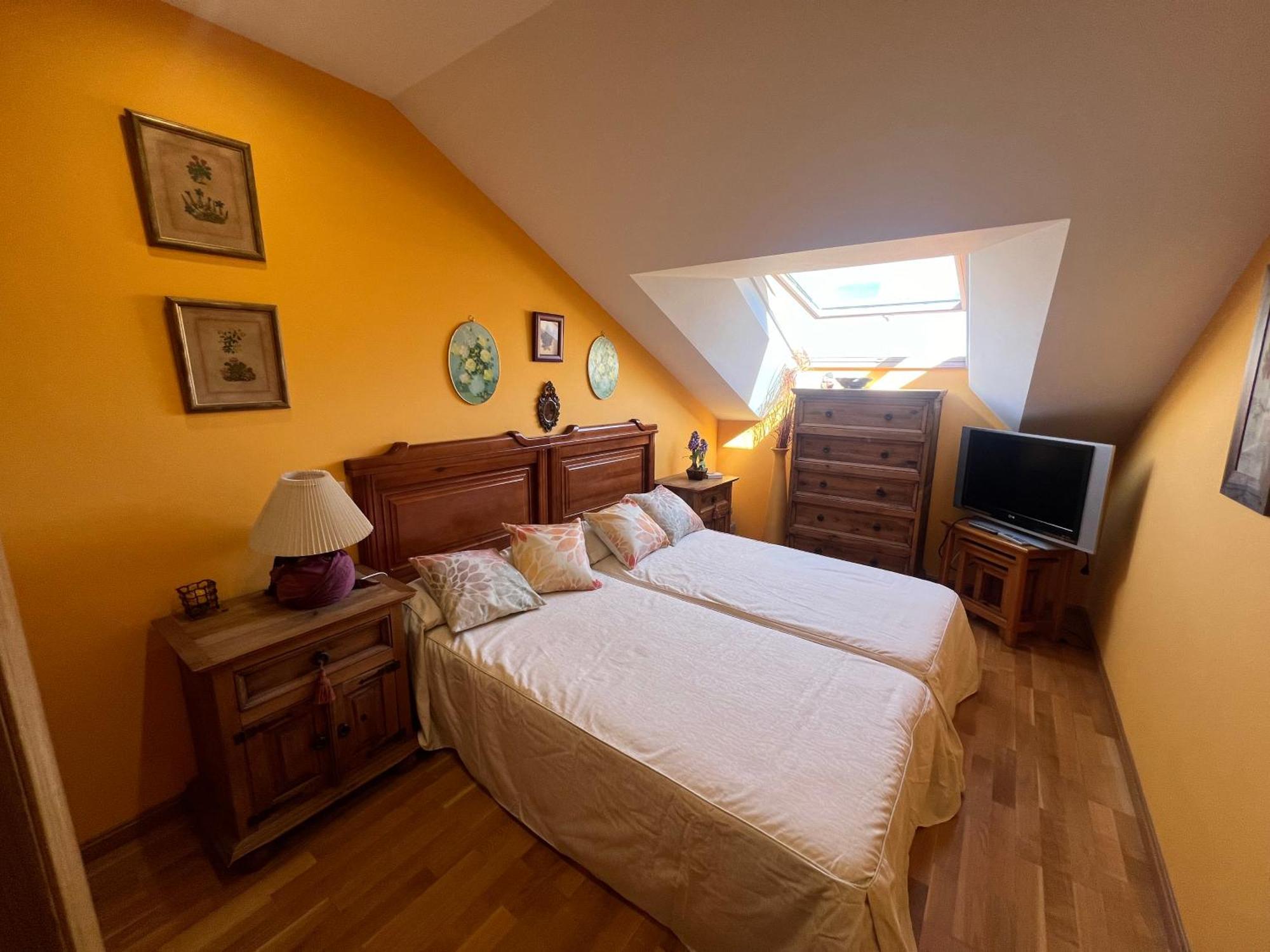 Atractivo Atico 2 Habitaciones Villaviciosa  Bagian luar foto
